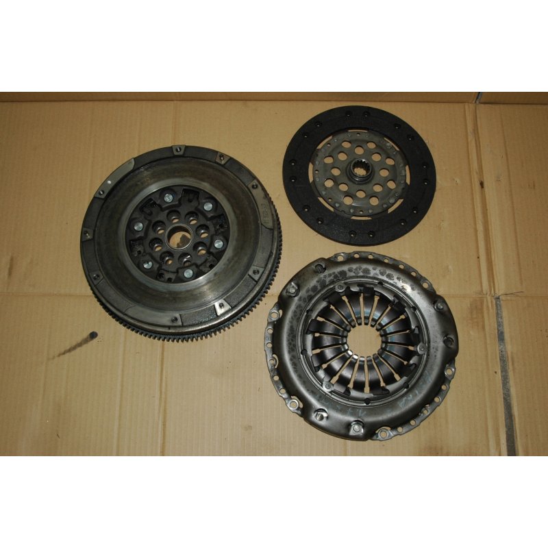 Koło zamachowe dwumasowe LUK1 415 0256 10