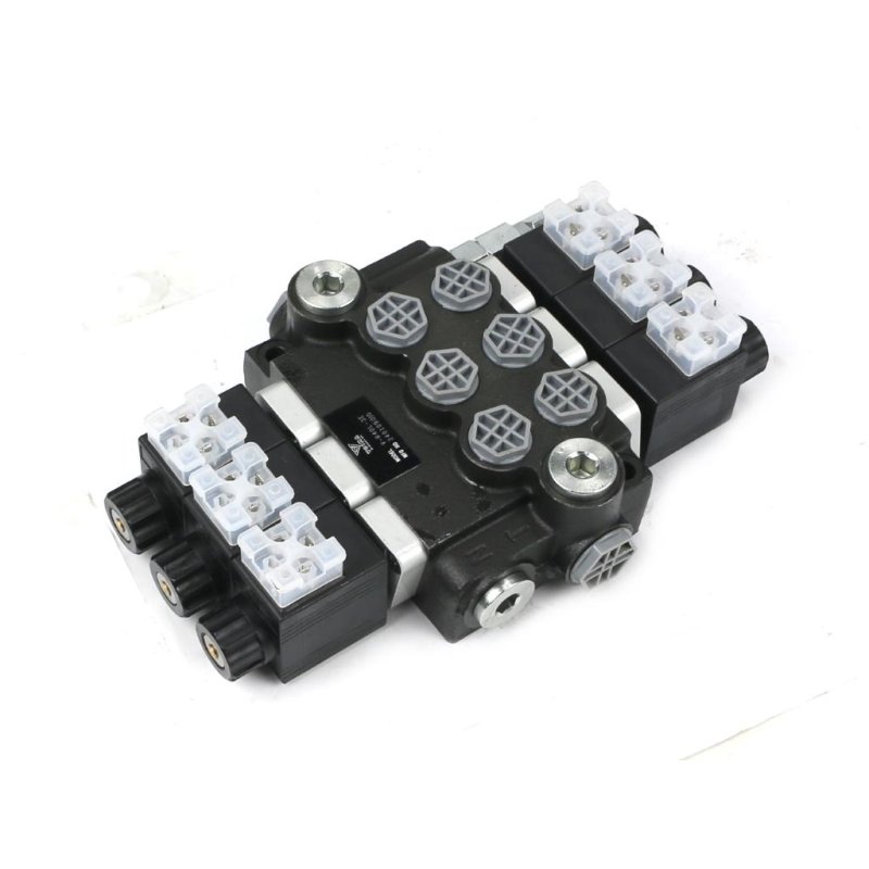 Rozdzielacz hydrauliczny 3-sekcyjny sterowany elektrycznie 12V 40L VOIMA